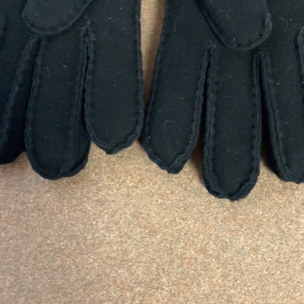 Ugg Gloves - image 4
